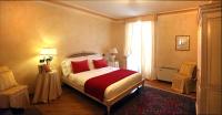 Posteľ alebo postele v izbe v ubytovaní Albergo Castiglione Langhe