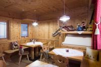 Hotel Chalet Sas Morin italokat is kínál