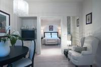Televízia a/alebo spoločenská miestnosť v ubytovaní Savoia Hotel Regency