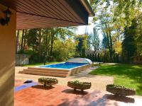 Basen w obiekcie Villa Lily lub w pobliżu