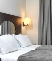 Postel nebo postele na pokoji v ubytování Acropolis Hill Hotel