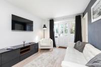 TV a/nebo společenská místnost v ubytování Winchester Apartments