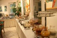 Jídlo v hotelu nebo okolí