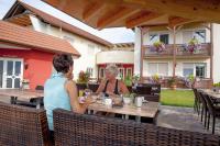 Balkón nebo terasa v ubytování Hotel-Restaurant Teuschler-Mogg Bad Waltersdorf inklusiv Genusscard