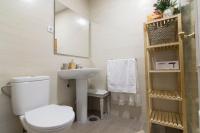 A bathroom at Sun And Chic Malaga