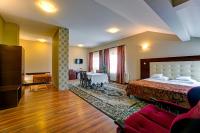 Telewizja i/lub zestaw kina domowego w obiekcie Hotel i Restauracja Bona