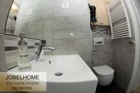 A bathroom at JobelHome