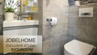 A bathroom at JobelHome