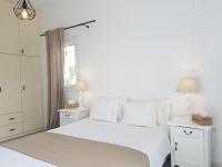 Postel nebo postele na pokoji v ubytování Artemis Sunny Villa