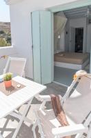 Balkón alebo terasa v ubytovaní Thalassitra Private Pool Suites