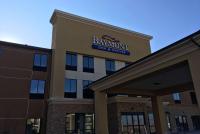un edificio con un cartel bancario encima en Baymont by Wyndham Page Lake Powell, en Page