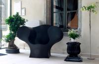 a large black sculpture sitting next to two vases at Hôtel de Paris in Besançon