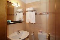 Koupelna v ubytování Hotel Varonos