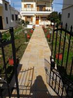 A garden outside Τhe Roses House