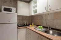 A kitchen or kitchenette at URH Ciutat de Mataró