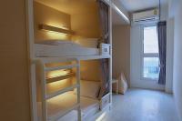 About A Bed Hostel Chiangmaiにあるベッド