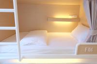 About A Bed Hostel Chiangmaiにあるベッド