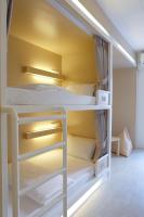 About A Bed Hostel Chiangmaiにあるベッド