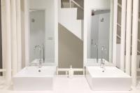 About A Bed Hostel Chiangmaiにあるバスルーム