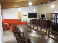 Televízia a/alebo spoločenská miestnosť v ubytovaní Apartamentos Rurales Las Caleras