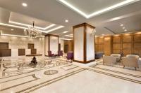 A seating area at Ramada by Wyndham Yalova