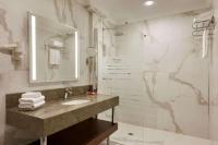 A bathroom at Ramada by Wyndham Yalova