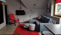 Televízia a/alebo spoločenská miestnosť v ubytovaní Apartament Podkowa z widokiem na Giewont