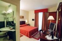A bed or beds in a room at Hotel Villa Savoia
