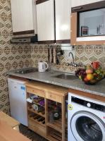 Kuchyň nebo kuchyňský kout v ubytování Downtown Sunny Apartment