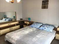 Posteľ alebo postele v izbe v ubytovaní Apartment Kumicic - 3 Bedrooms