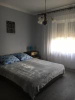 Posteľ alebo postele v izbe v ubytovaní Apartment Kumicic - 3 Bedrooms