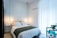 A bed or beds in a room at Apartamentos Diaber Gerona 22