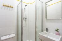 A bathroom at Apartamentos Diaber Gerona 22