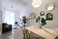 A seating area at Apartamentos Diaber Gerona 22