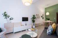 A television and/or entertainment centre at Apartamentos Diaber Gerona 22