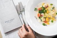 Jídlo v hotelu nebo okolí