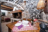 Posedenie v ubytovaní Old stone house Mario