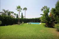 Bazén v ubytování Villa 9 La Alzambra-Puerto Banus nebo v jeho okolí