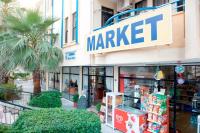 Supermarket nebo jiné obchody v  aparthotelu nebo okolí