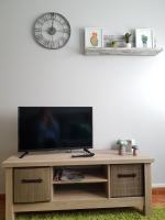 Televízia a/alebo spoločenská miestnosť v ubytovaní Apartamentos Serendipia
