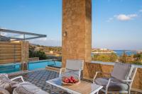 Bazén v ubytování Olea Villas - Infinity Pool, Hot Tub, Sea Views nebo v jeho okolí