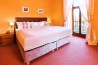 Łóżko lub łóżka w pokoju w obiekcie ROMANTIK HOTEL ELEONORA