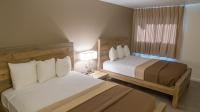 Ein Bett oder Betten in einem Zimmer der Unterkunft Thunderbird Boutique Hotel