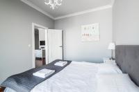 Posteľ alebo postele v izbe v ubytovaní Triton Park Apartments
