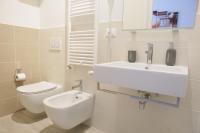 A bathroom at SoleLuna Fiera 6 Rooms