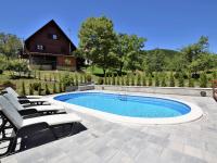 Bazén v ubytovaní Holiday home in Kvarner with outdoor jacuzzi alebo v jeho blízkosti