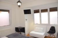 A television and/or entertainment centre at Maite Urban Dreams