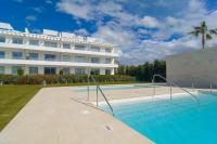 Bazén v ubytovaní Belaire 4 bedroom apartment alebo v jeho blízkosti