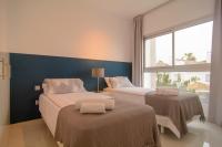 Posteľ alebo postele v izbe v ubytovaní Belaire 4 bedroom apartment