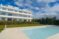 Bazén v ubytovaní Belaire 4 bedroom apartment alebo v jeho blízkosti